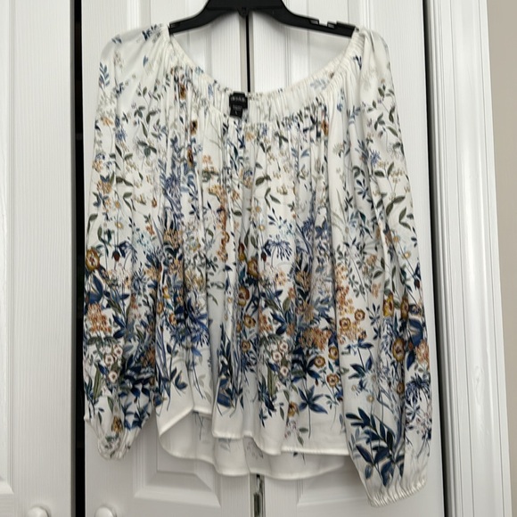 Karen Kane flowered sleeved woman’s top - Picture 2 of 5